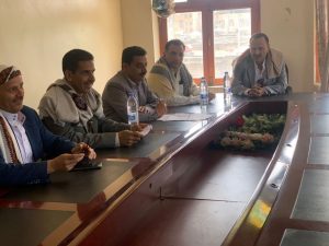 الشماحي وزبارة يطّلعان على سير العمل في ضرائب وجمارك ذمار