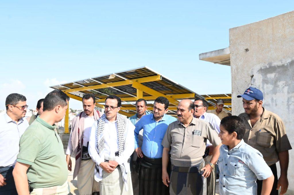 تدشين العمل بتشغيل منظومة الطاقة الشمسية لمكتب ضرائب محافظة الحديدة